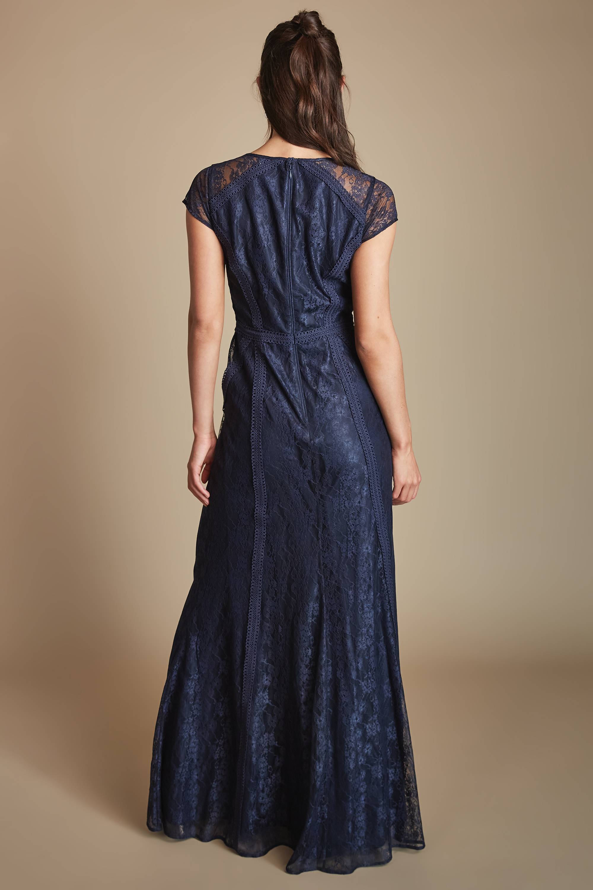 Coast Robe De Demoiselle D'honneur Légère À Panneaux De Dentelle Cordelée