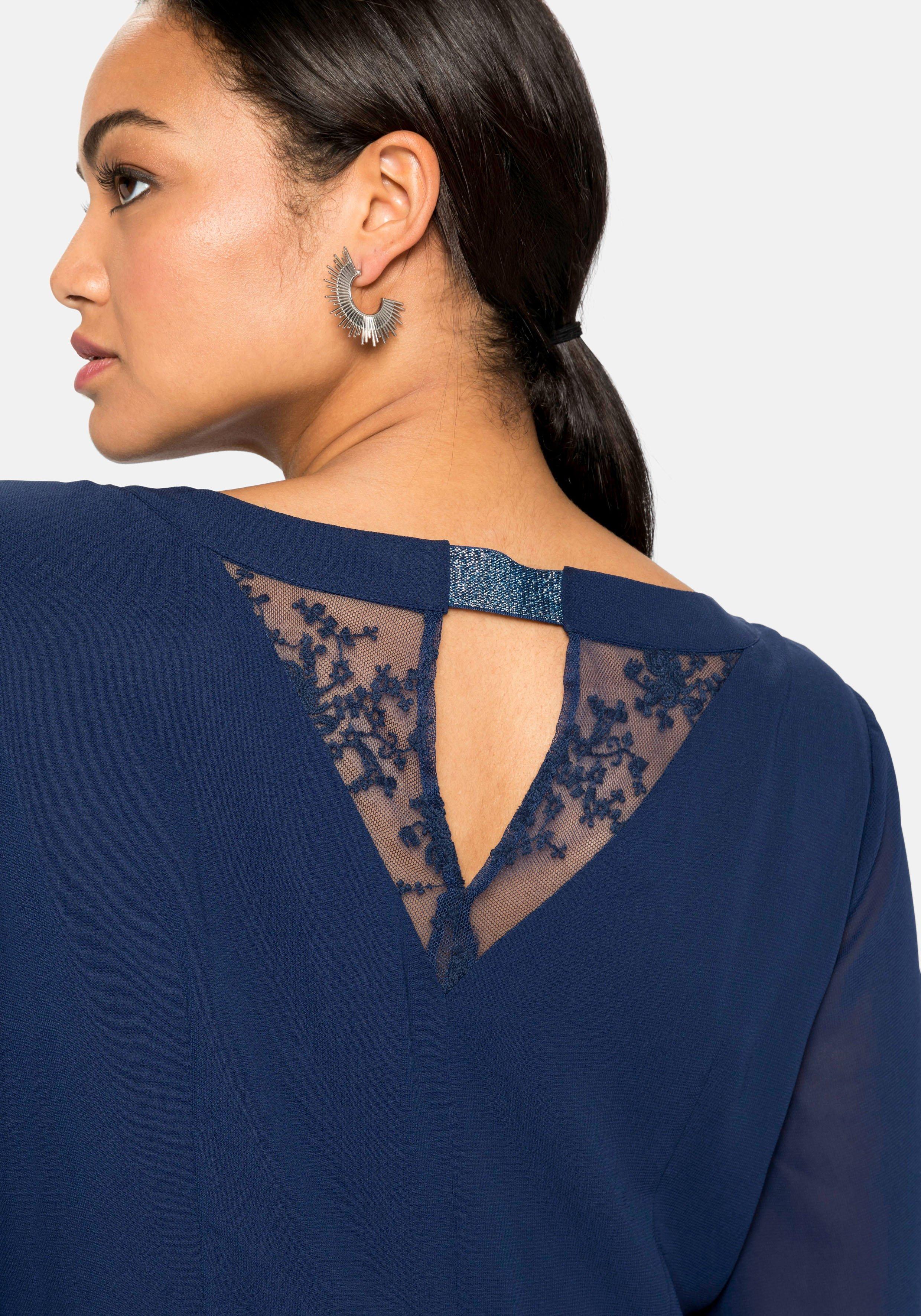 Abendkleid aus Chiffon, mit Spitzen-Einsatz