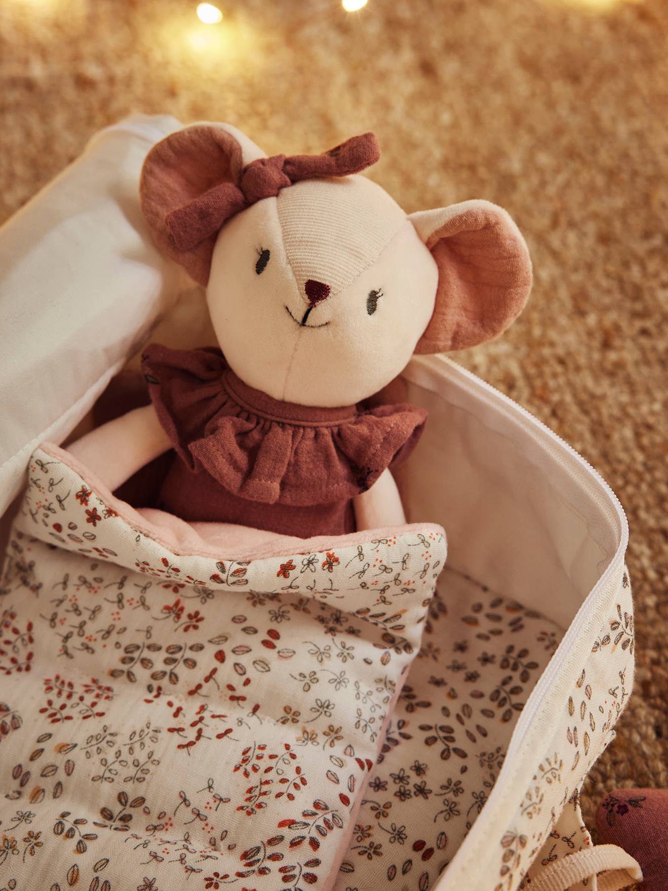 Mala Doudou, bege médio, lisa.