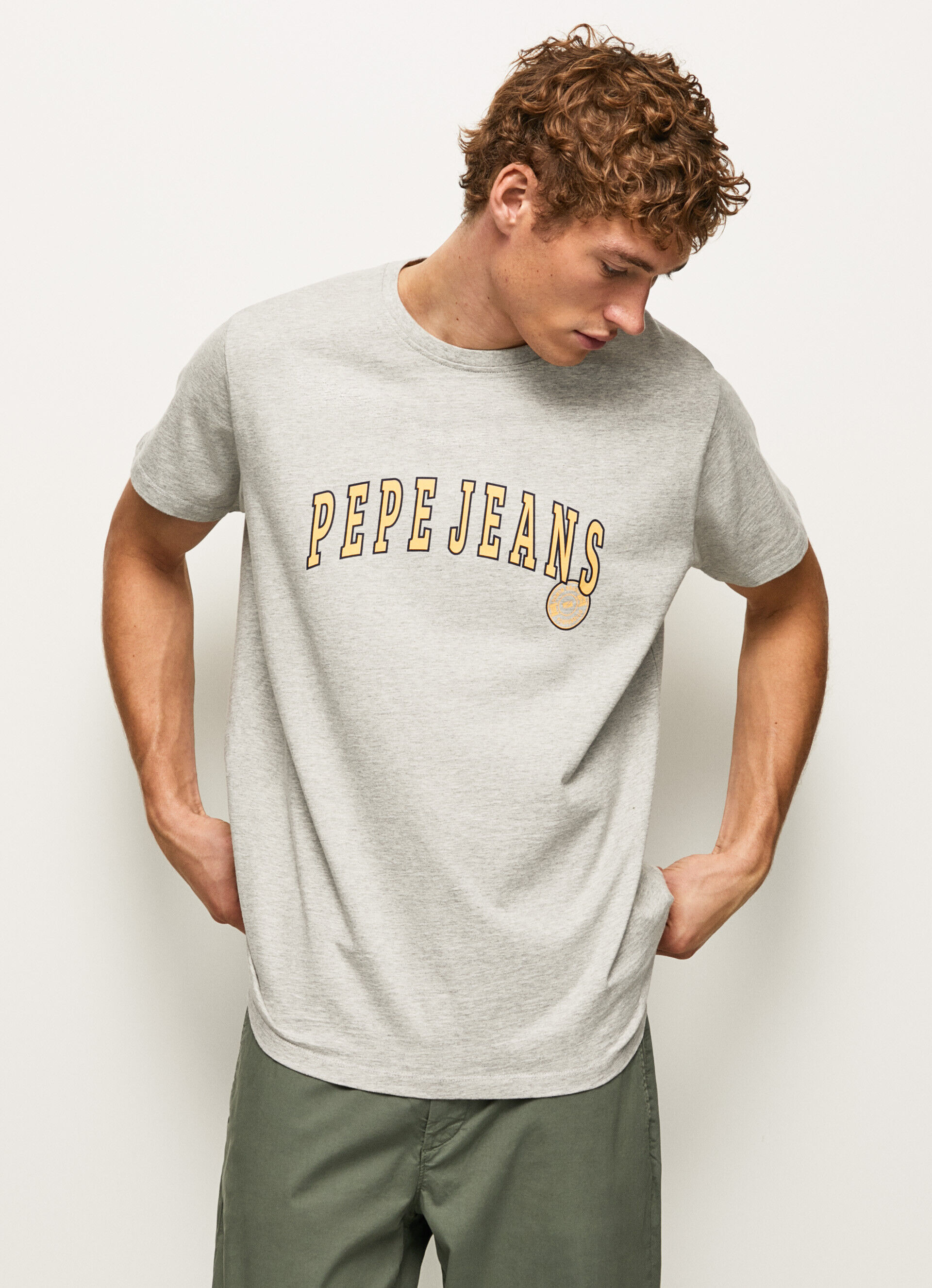 CAMISETA COM LOGOTIPO ESTAMPADO - cinza claro