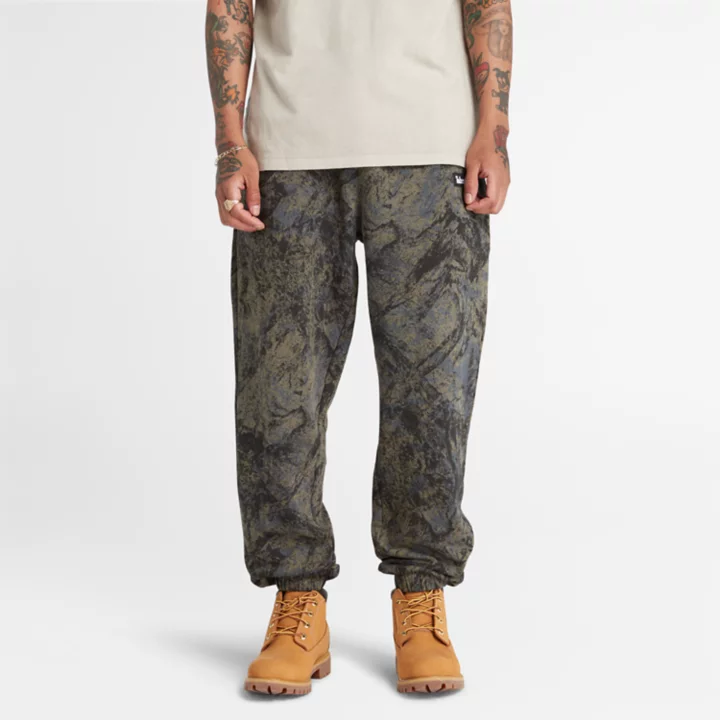 Calça de moletom unissex com estampa camuflada de montanhas.