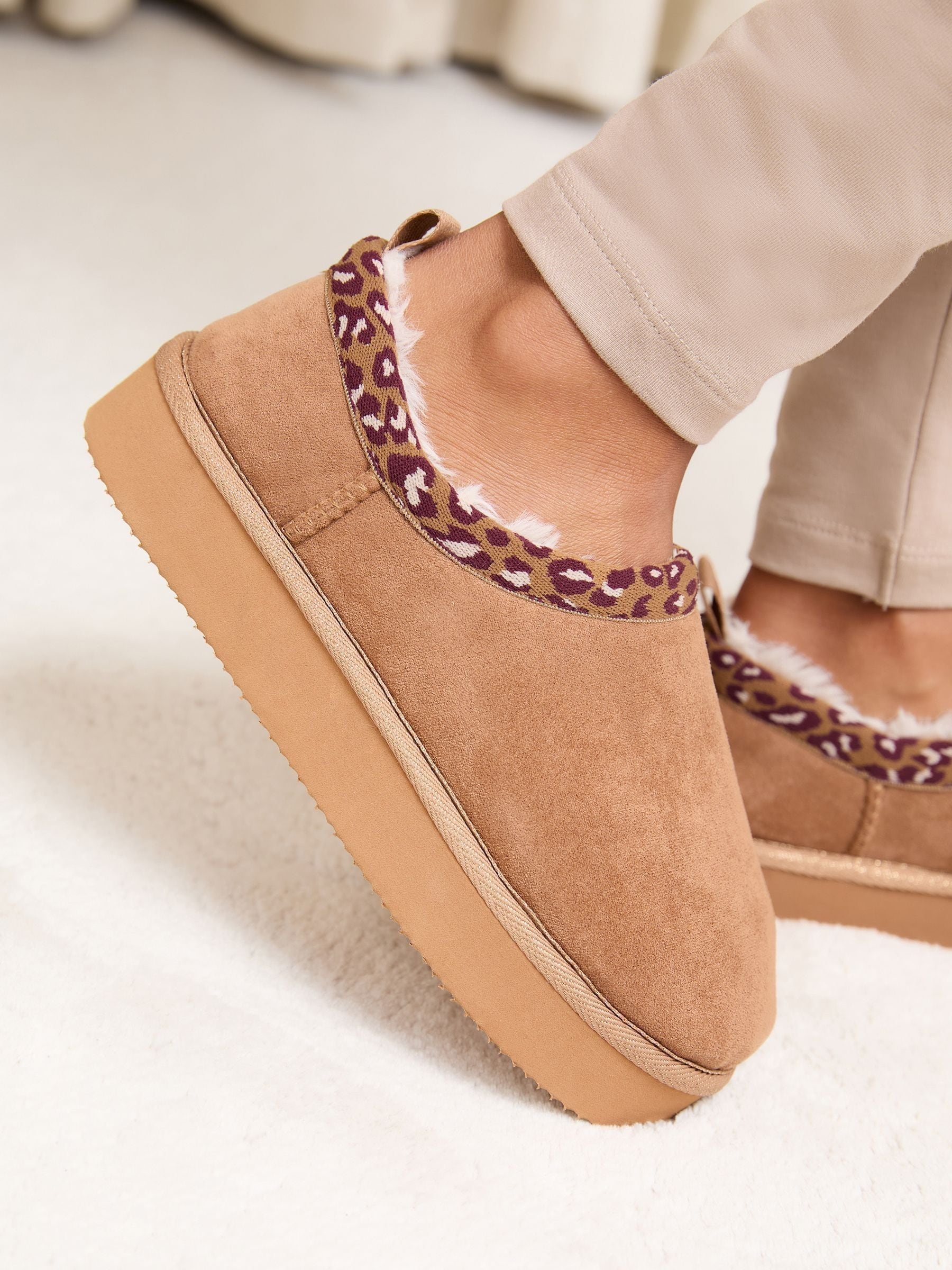 Lichtbruin - Lipsy Borg Leopard Print Trim Platform Slippers Boots