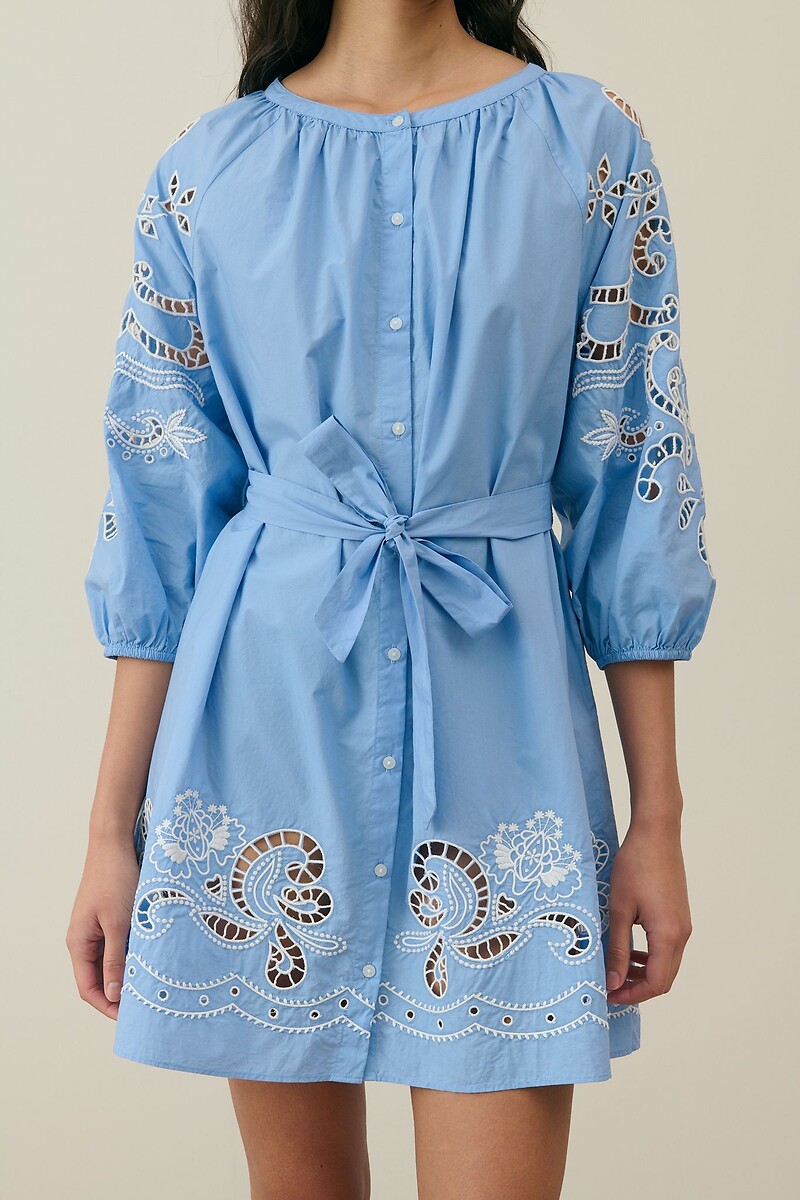 LOUISE MISHA<br>Vestido curto bordado, decote redondo, mangas 3/4, RINALA