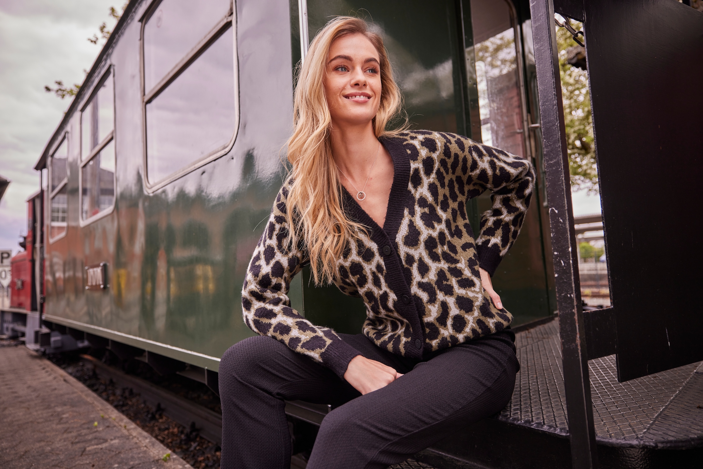 Aniston CASUAL Schlaghose  aus weichem, strukturierten Jersey - NEUE KOLLEKTION