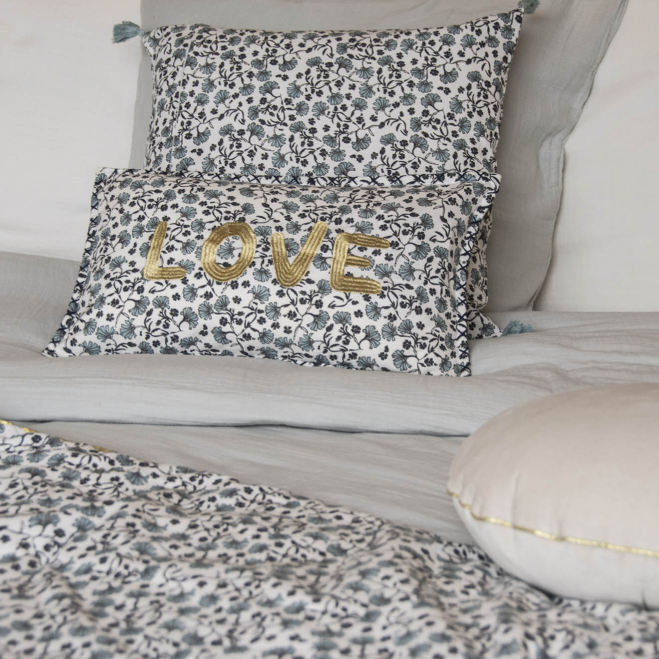 Febronie Housse de coussin Delhi Love bleu - 50x30 cm