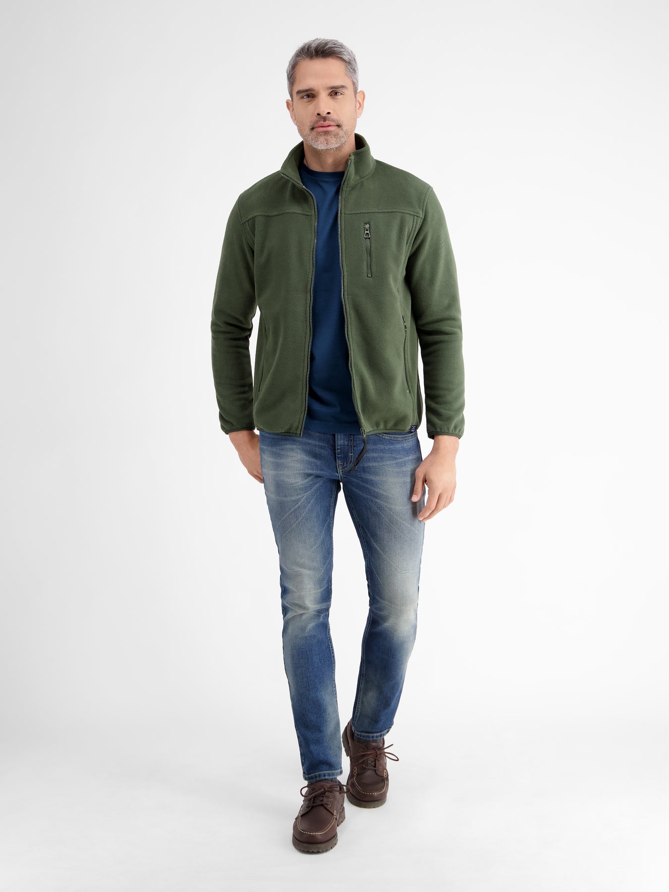 Basic T-Shirt mit Logostitck, unifarben