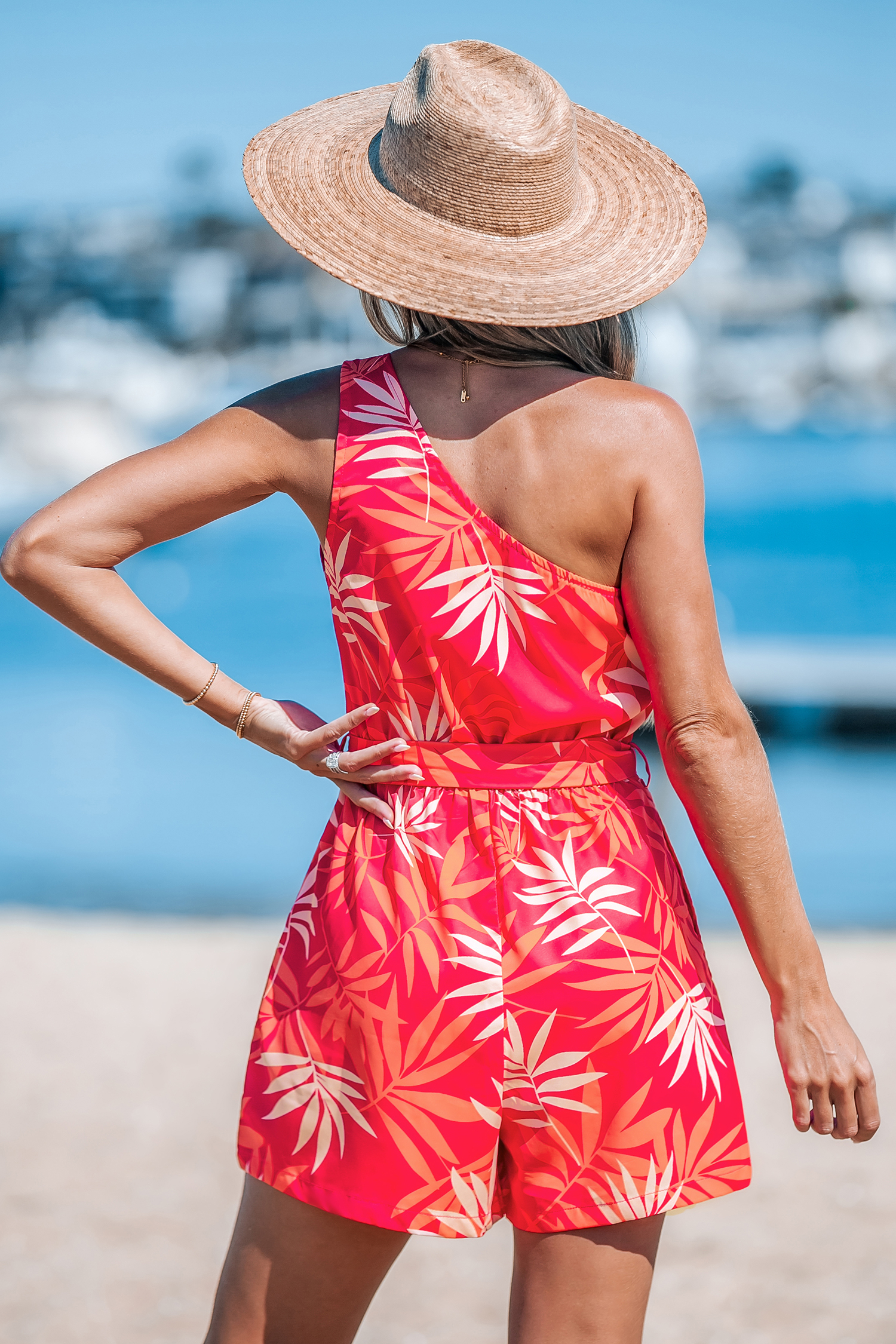Combishort à une épaule et jambe large tropical
