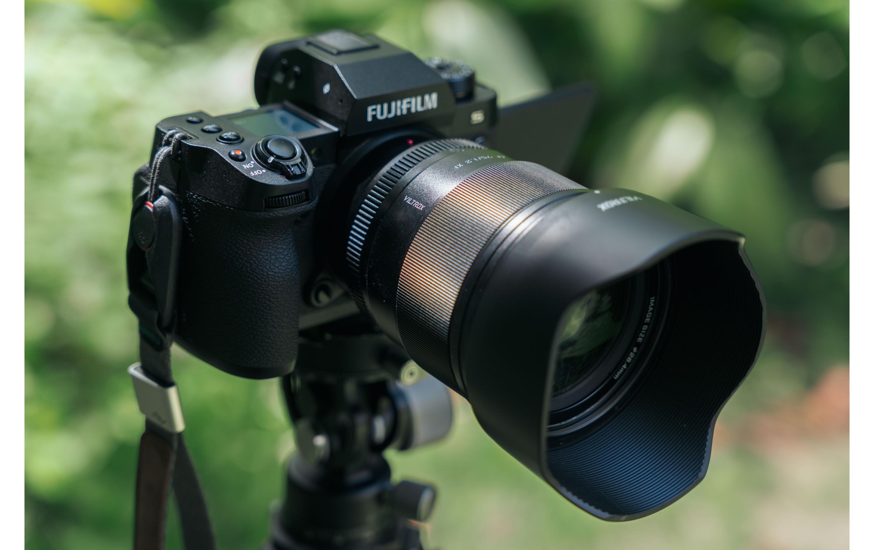 Festbrennweite AF 75/1.2 XF – Fujifilm X-Mount<br>Autofokus-Objektiv mit grosser Blendenöffnung