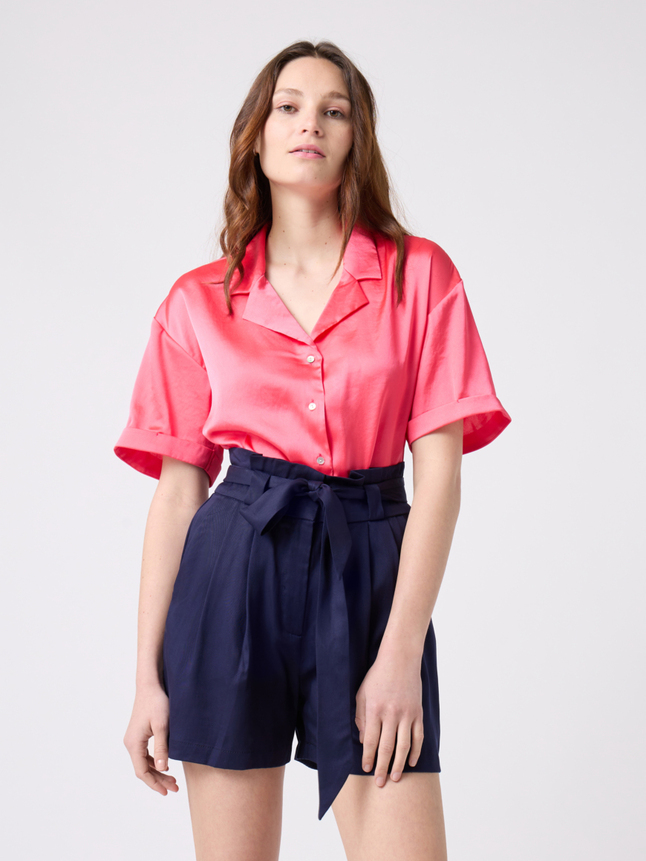Chemise satinée manches courtes