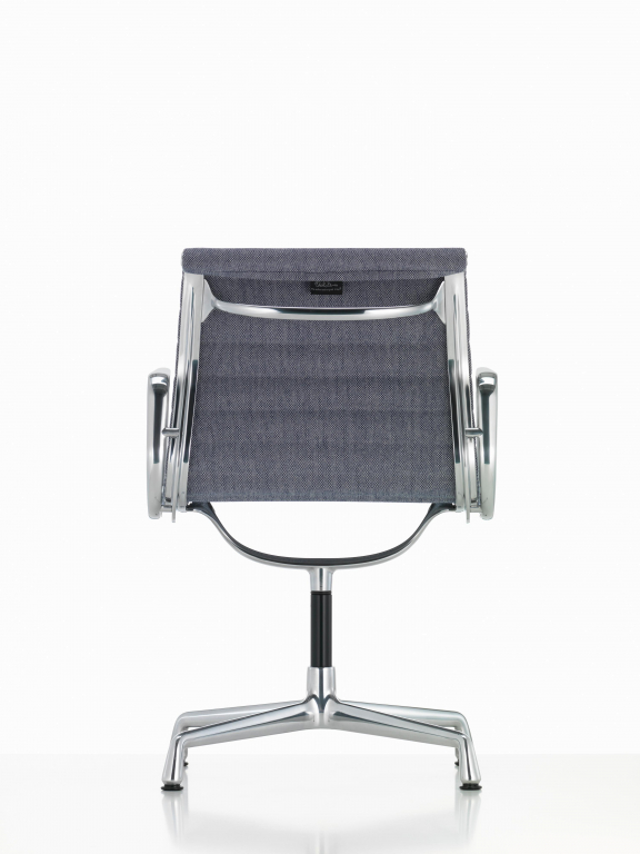 Vitra EA 104 stoel leder nero, onderstel verchroomd