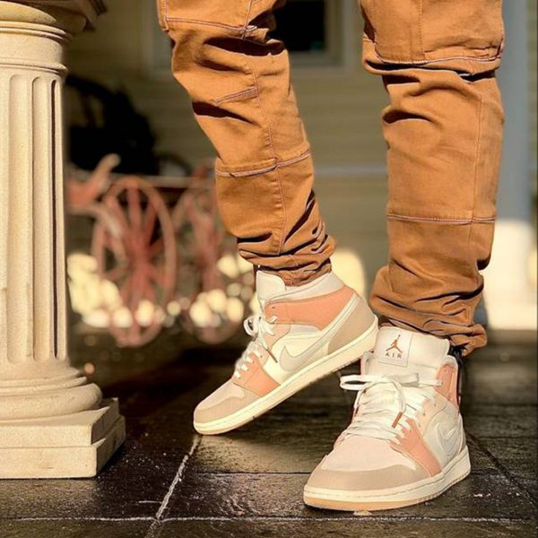 Jordan 1 Mid Milan