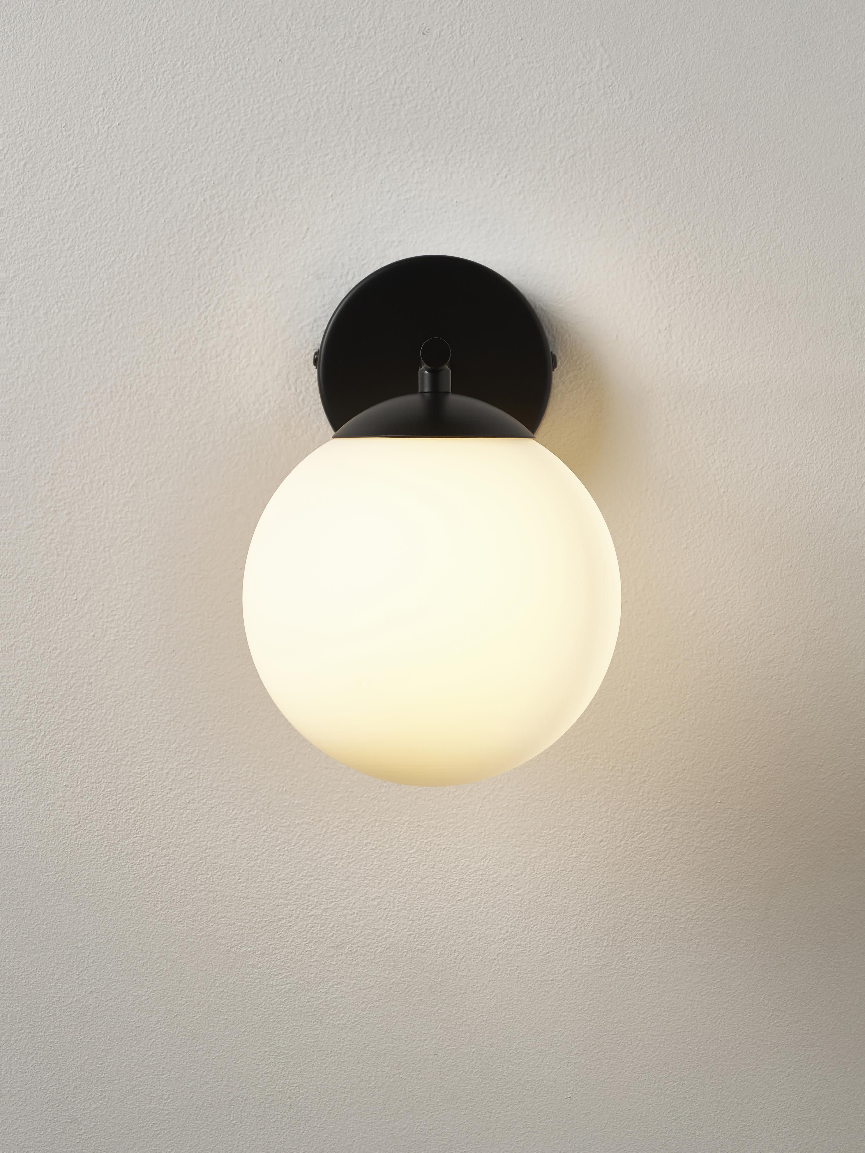 Wandlamp Atlanta van opaalglas