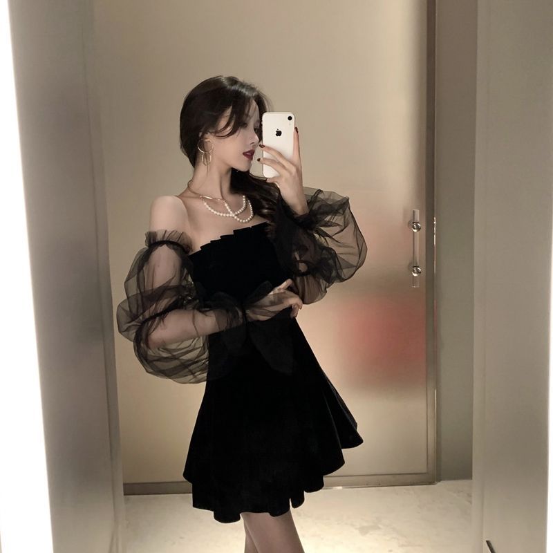 Yupina - Mini A-lijn jurk met mesh paneel en off-shoulder print