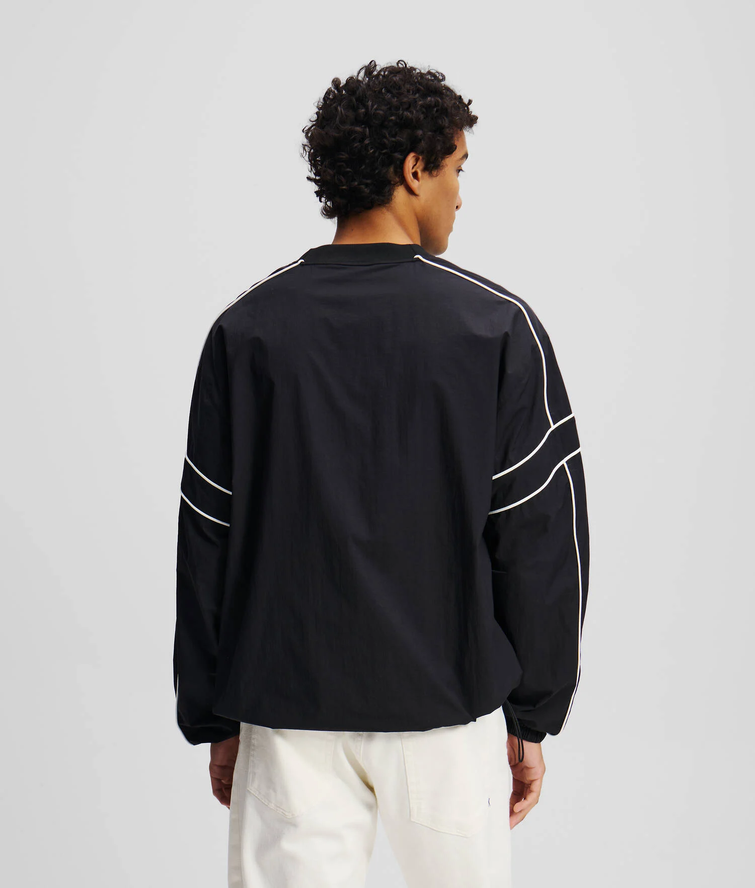 SWEAT-SHIRT À COL EN V AVEC PASSEPOIL - Noir