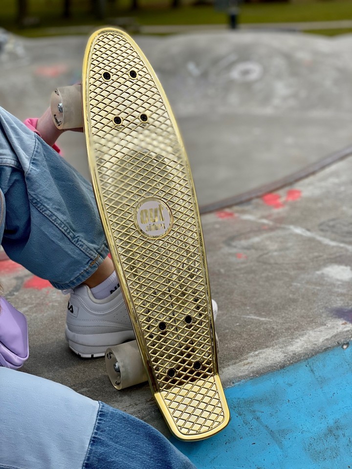 Outsiders - Chrome Edition Retro Skateboard Guld