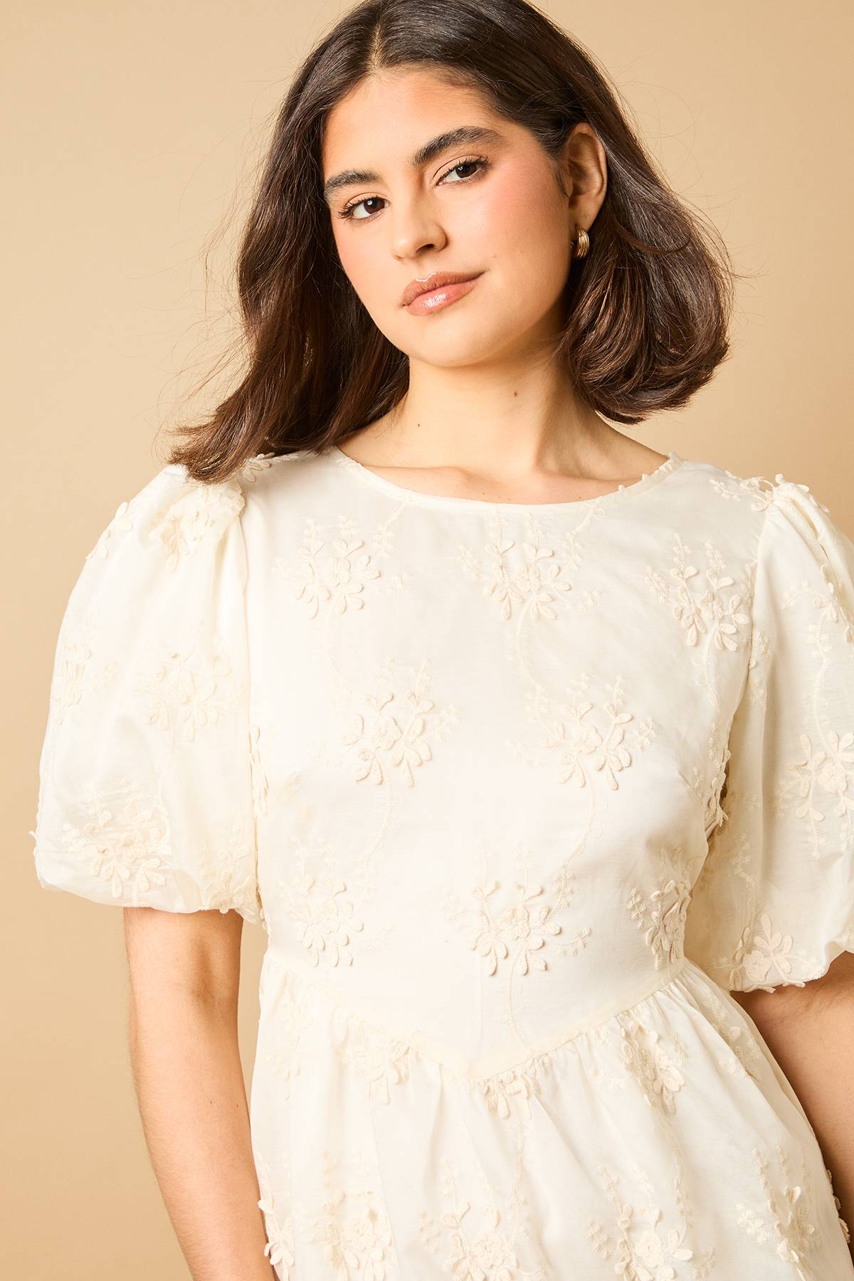 Oasis Robe Midi à Manches Bouffantes et Broderie Florale