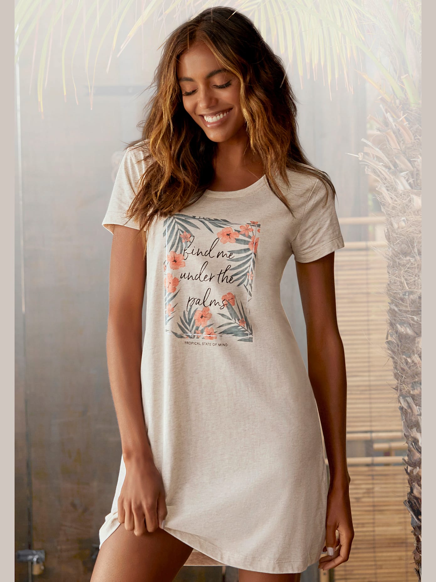 Chemise de nuit confortable avec imprimé palmiers