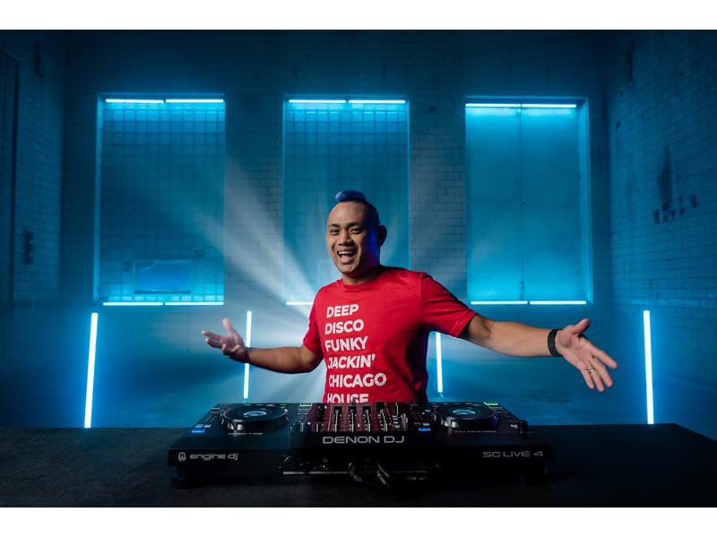 Denon DJ DJ-Controller SC Live 4 Schwarz 4-Deck Standalone DJ Controller mit WiFi