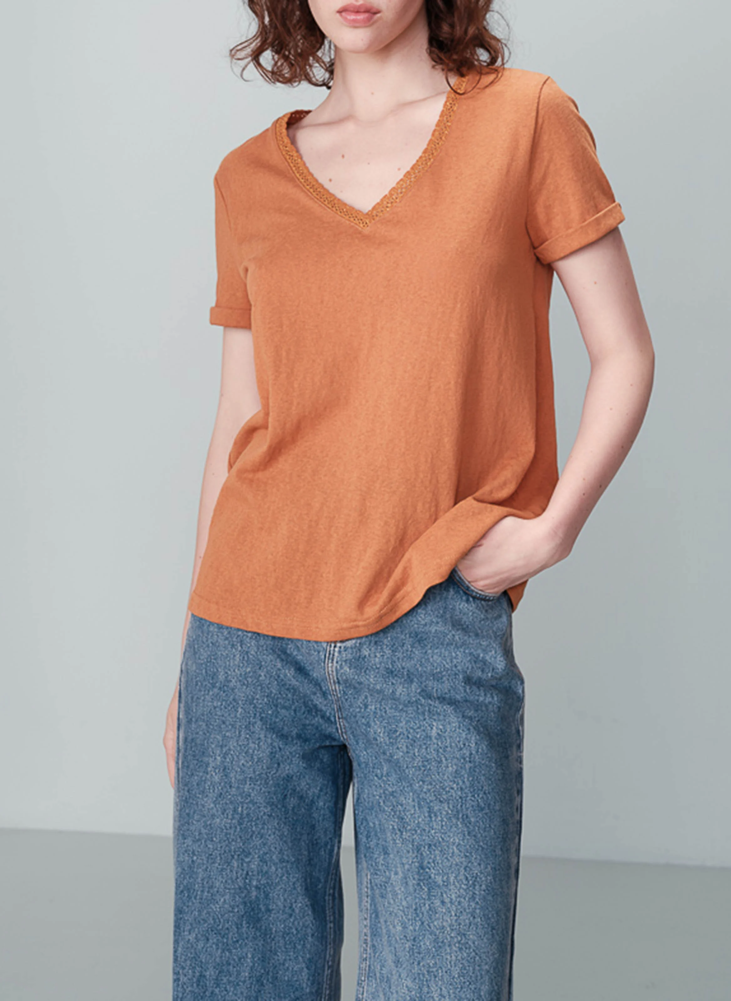 NOA - Tee-shirt col V droit en coton mélangé | Jaune