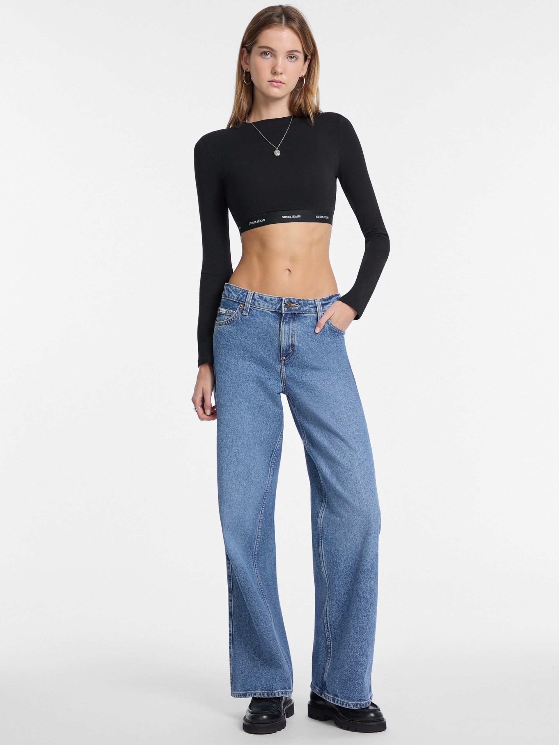 Top cropped com fita de logo