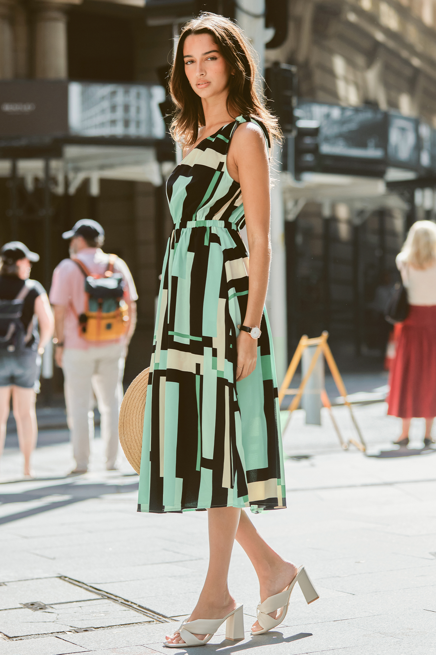Robe maxi à une épaule géométrique
