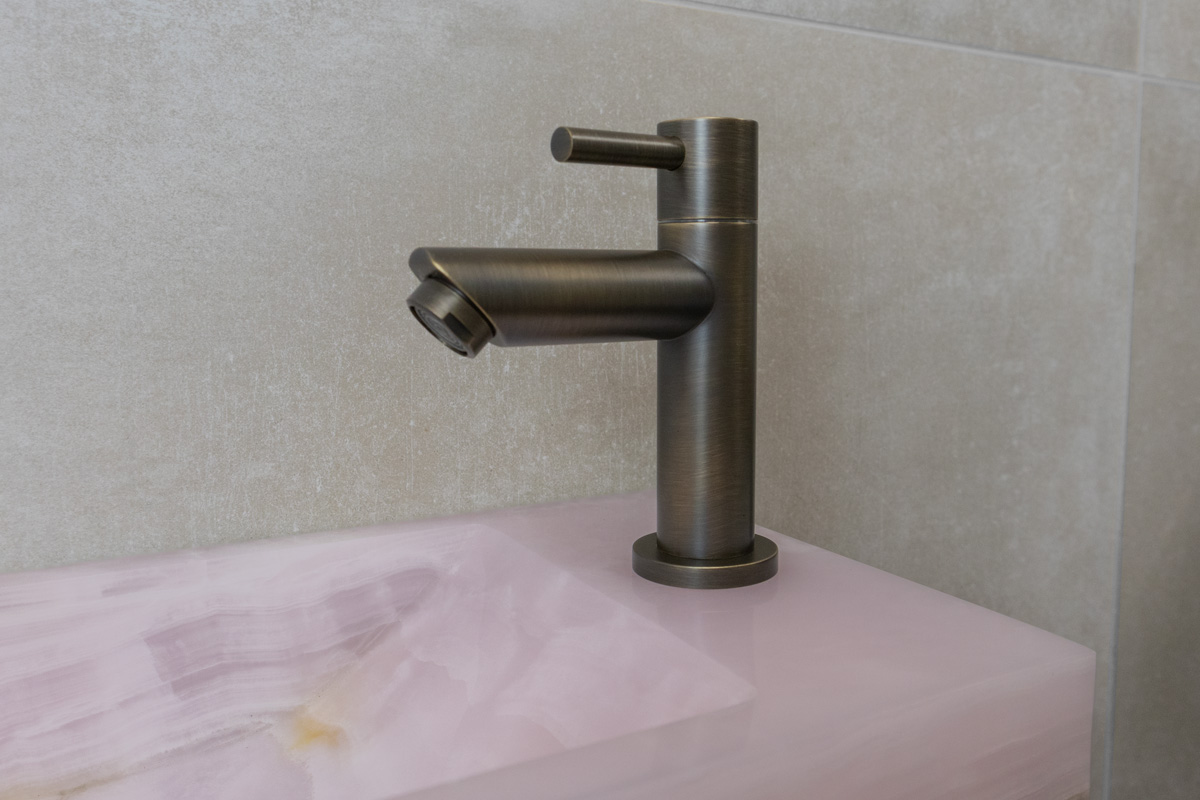 Saniclear Pink Onyx fonteinset met rechte kraan in verouderd messing