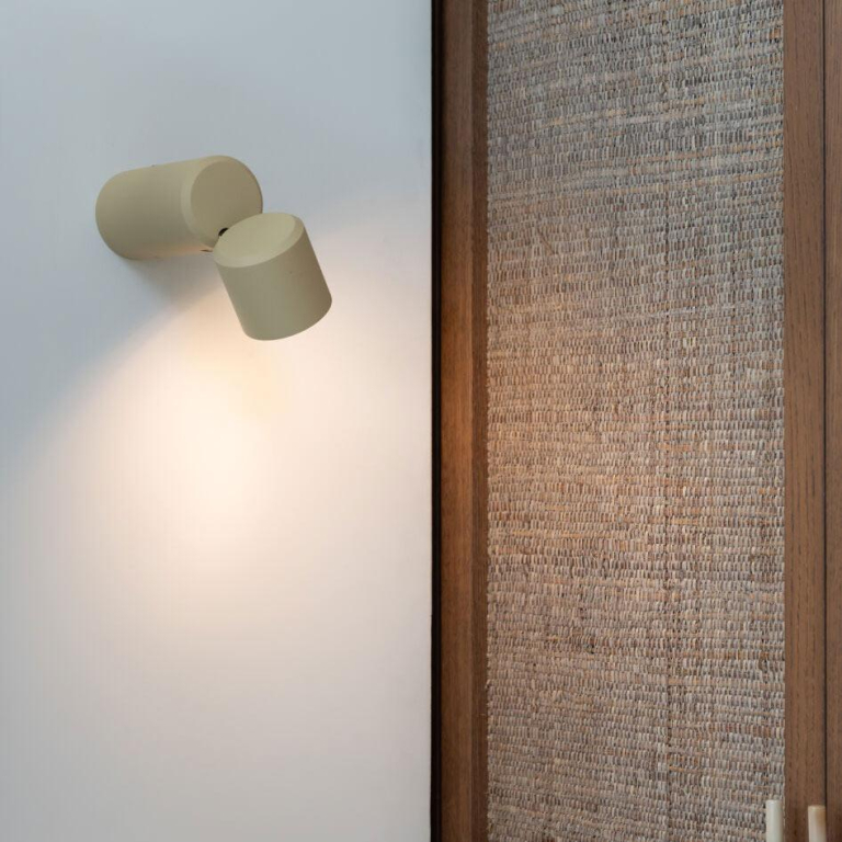 It's about Romi Milan tafel-/wandlamp beige
