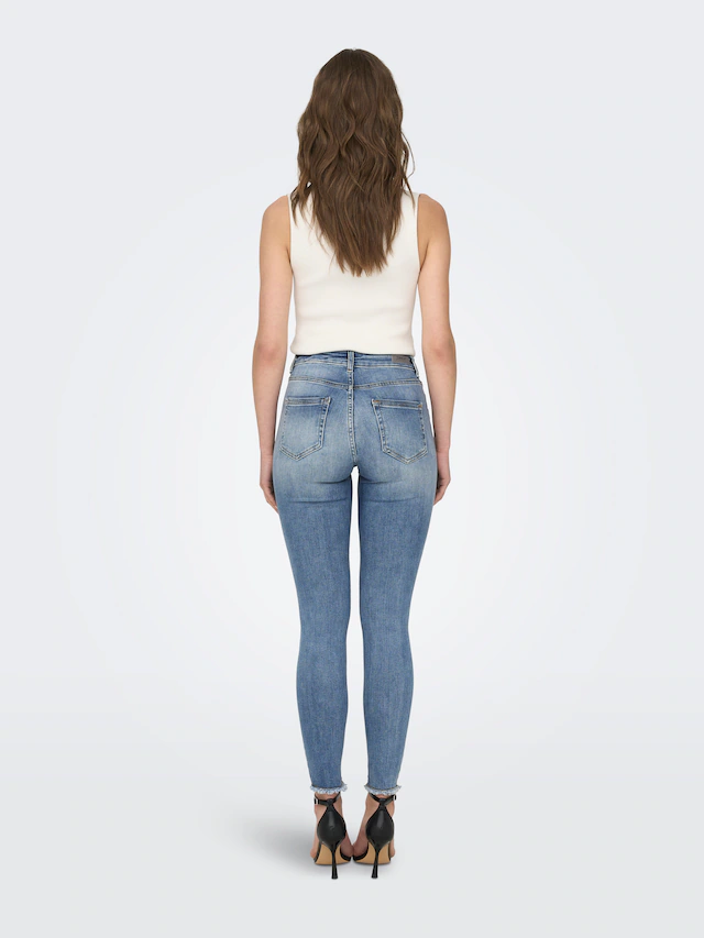 ONLY Ankle-Jeans »ONLBLUSH – Ankle-Jeans mit Destroyed Look für trendige Outfits«, Abriebeffekte, modisch, skinny fit, Rundhals, regular fit