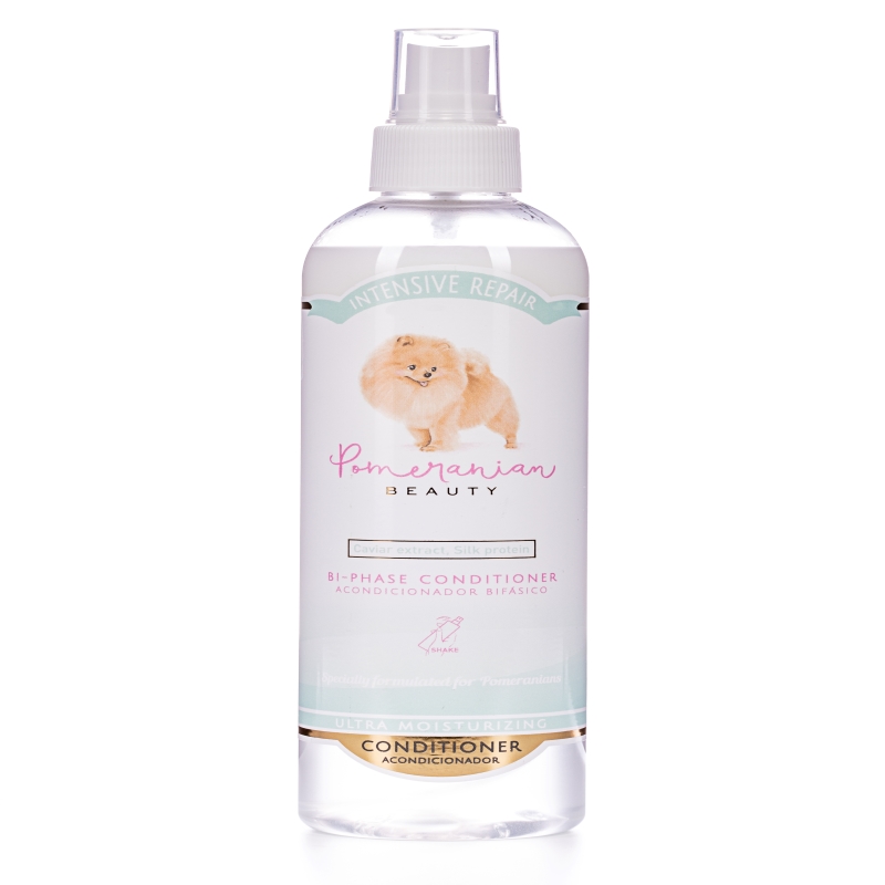 Spray condicionador hidratante para escovar cães da raça Pomerânia.