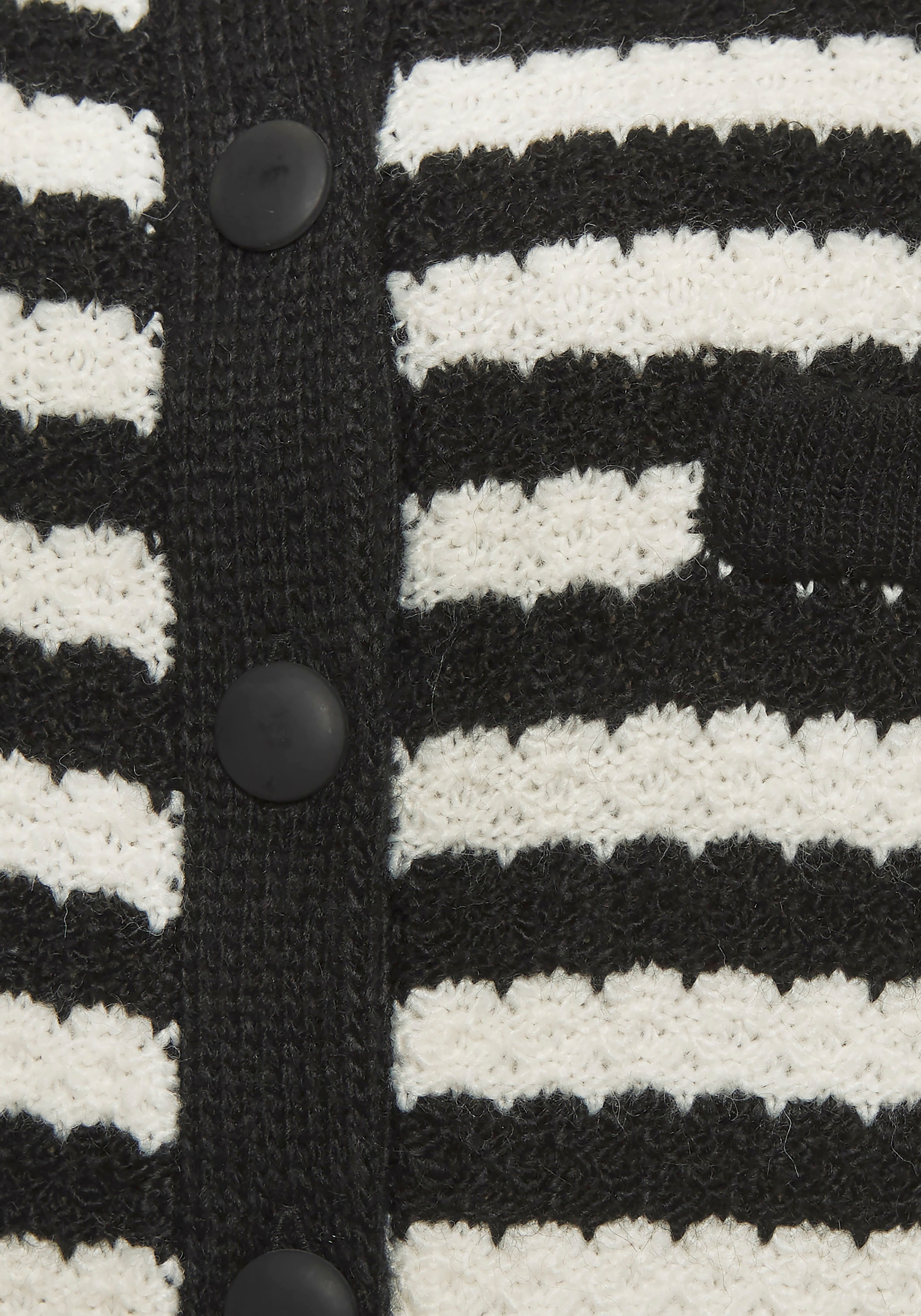 LASCANA Strickjacke , mit Streifenmuster, Kontrastbündchen, markante Knopfleiste