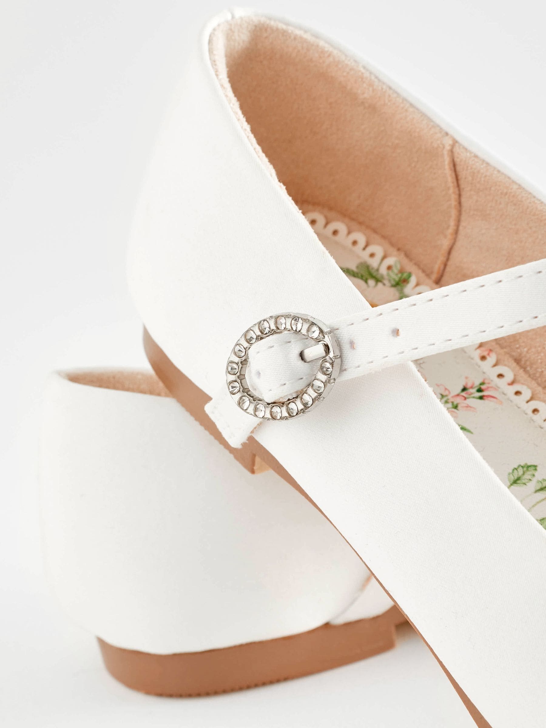 Wit satijn vlekbestendig voor bruidsmeisjes - Mary Jane gelegenheidsschoenen voor meisjes met bloemen en vierkante neus