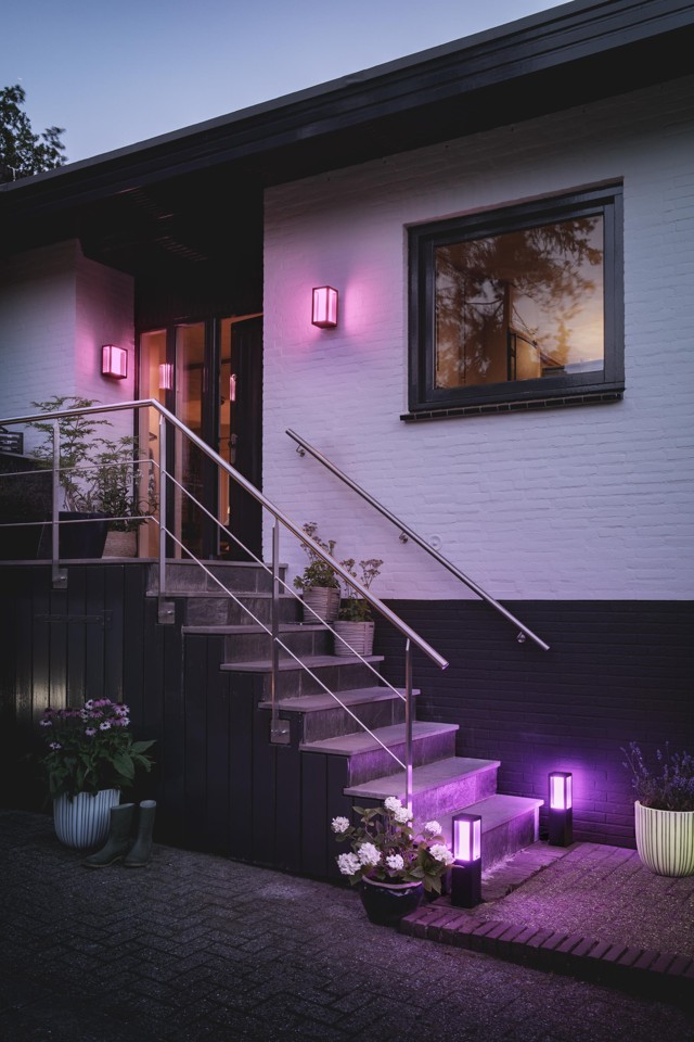 Philips Hue - Impress Post Black Outdoor - White & Color Ambiance