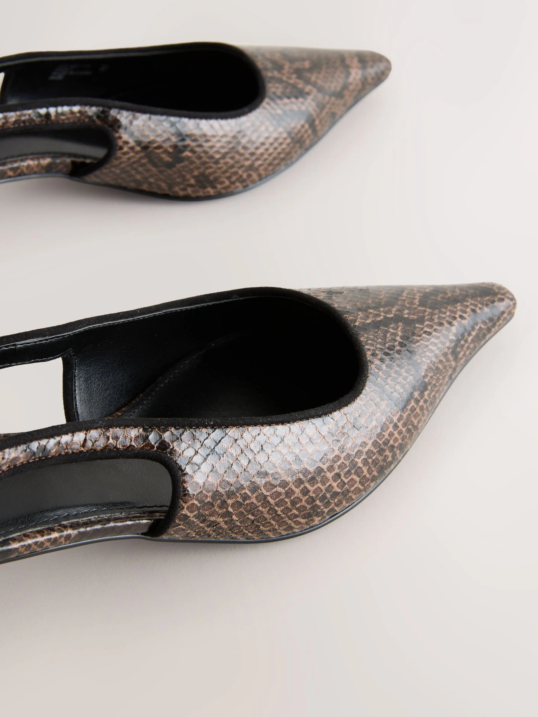 Chocoladebruin Slang - Point Toe Low Slingback Kitten Heels