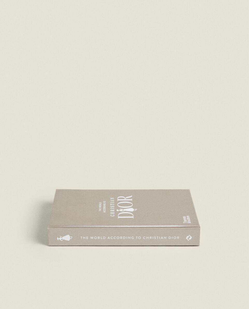 O MUNDO SEGUNDO O LIVRO CHRISTIAN DIOR
