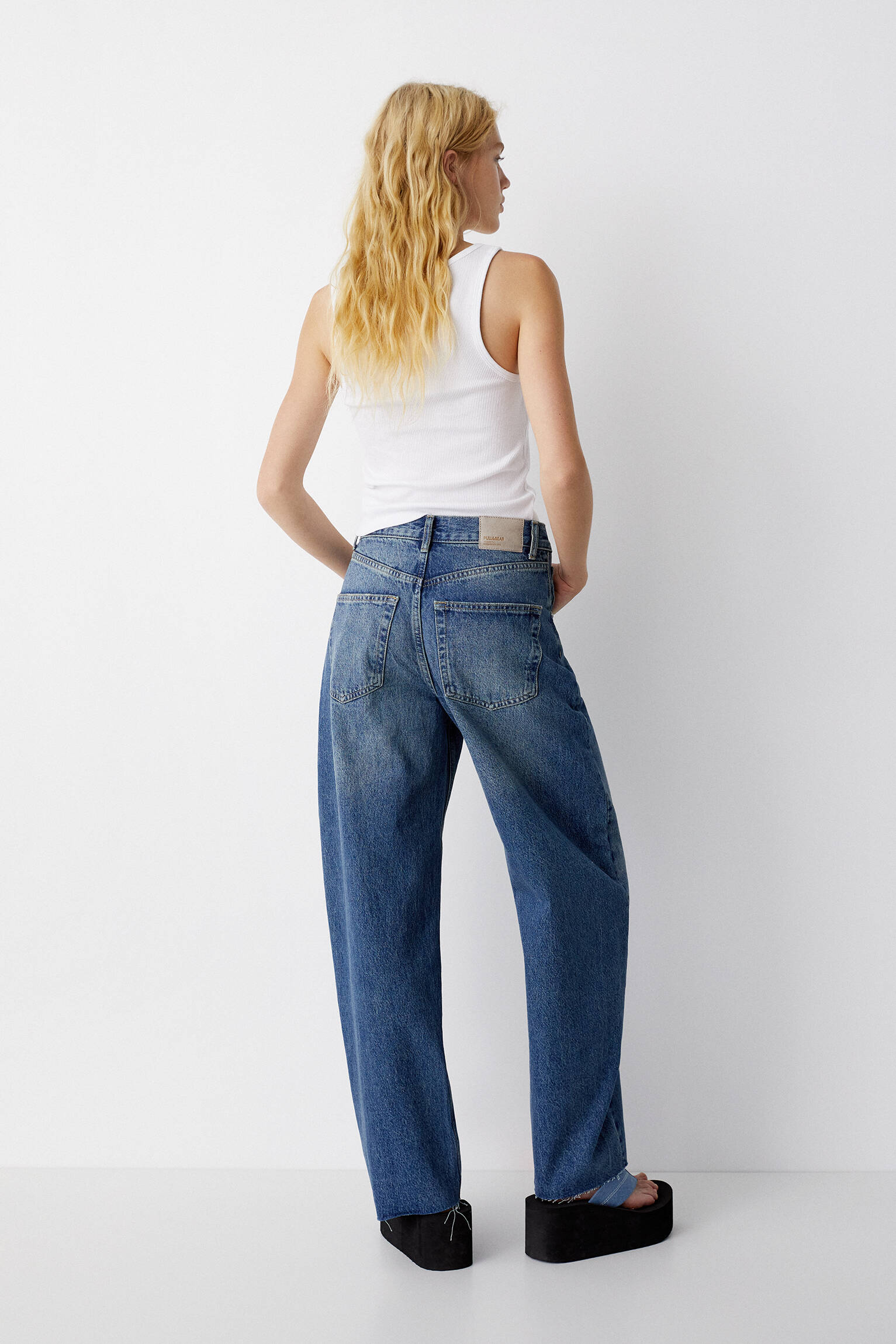 CALÇA JEANS BALÃO DE CINTURA MÉDIA - AZUL ESCURO