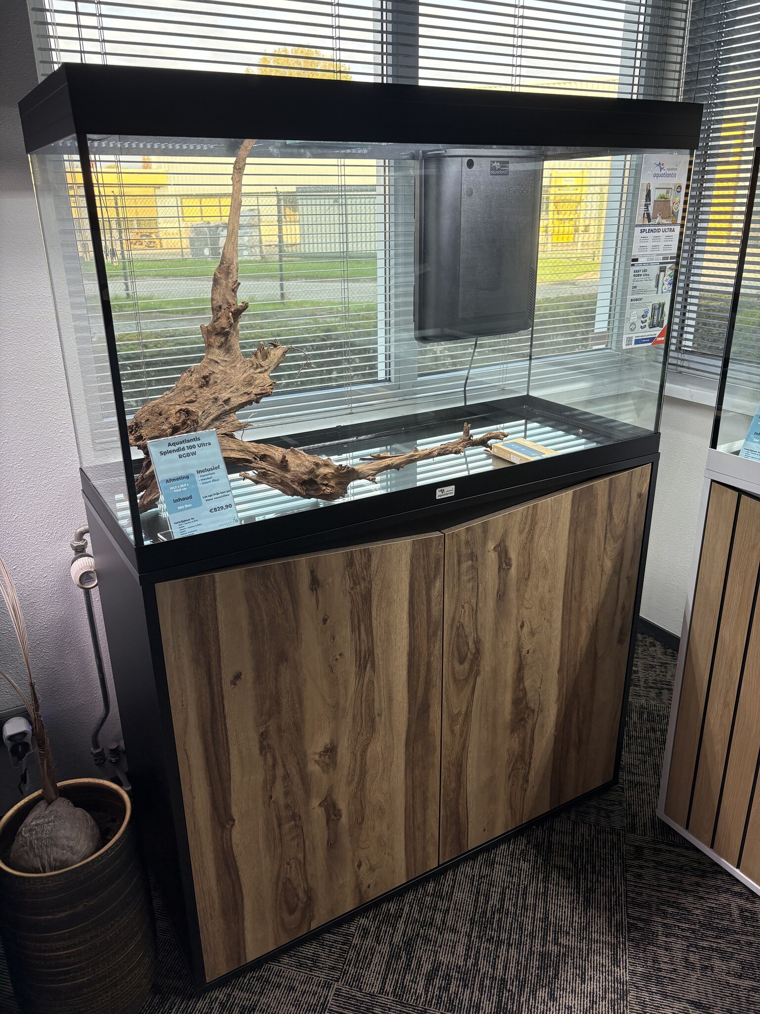 Aquatlantis Splendid 100 Ultra RGBW Biobox aquarium set donkernoten