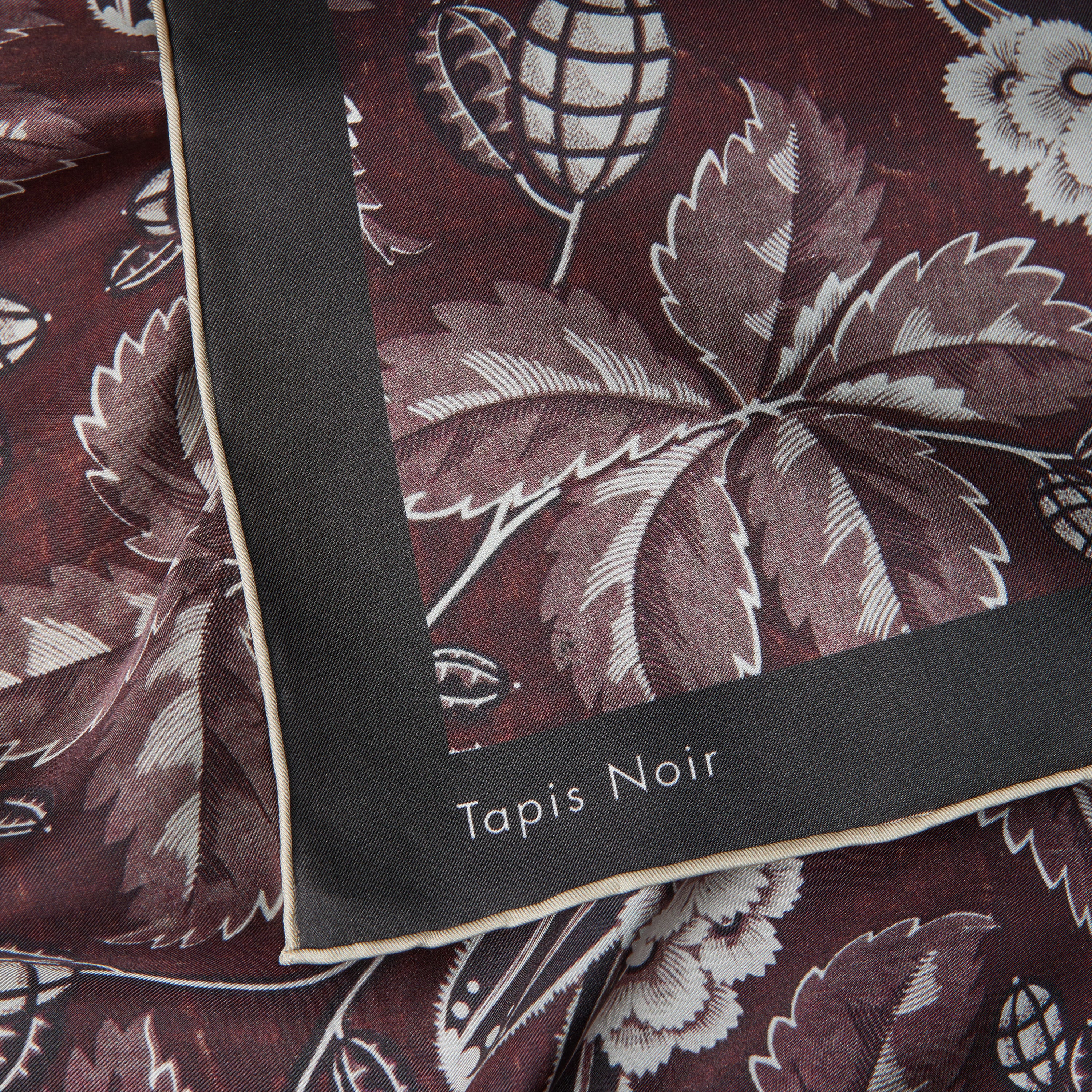 Tapis Noir  Classical Bordeaux Bloom silketørklæde - Bordeaux