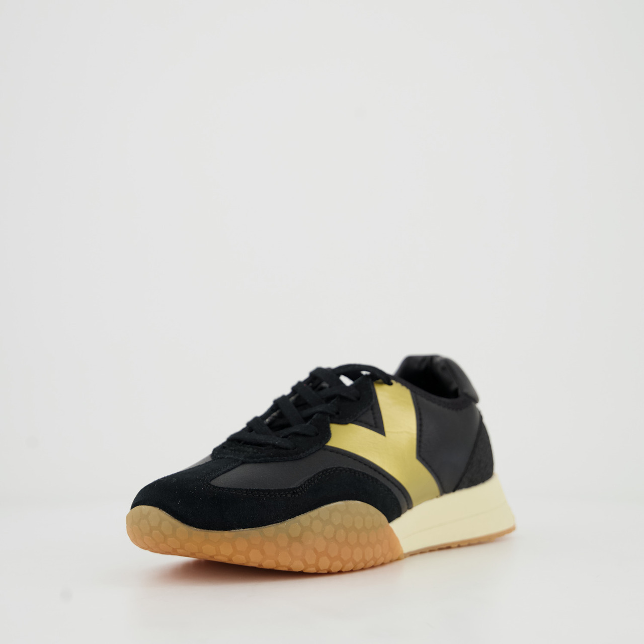 Keh-noo Sneaker