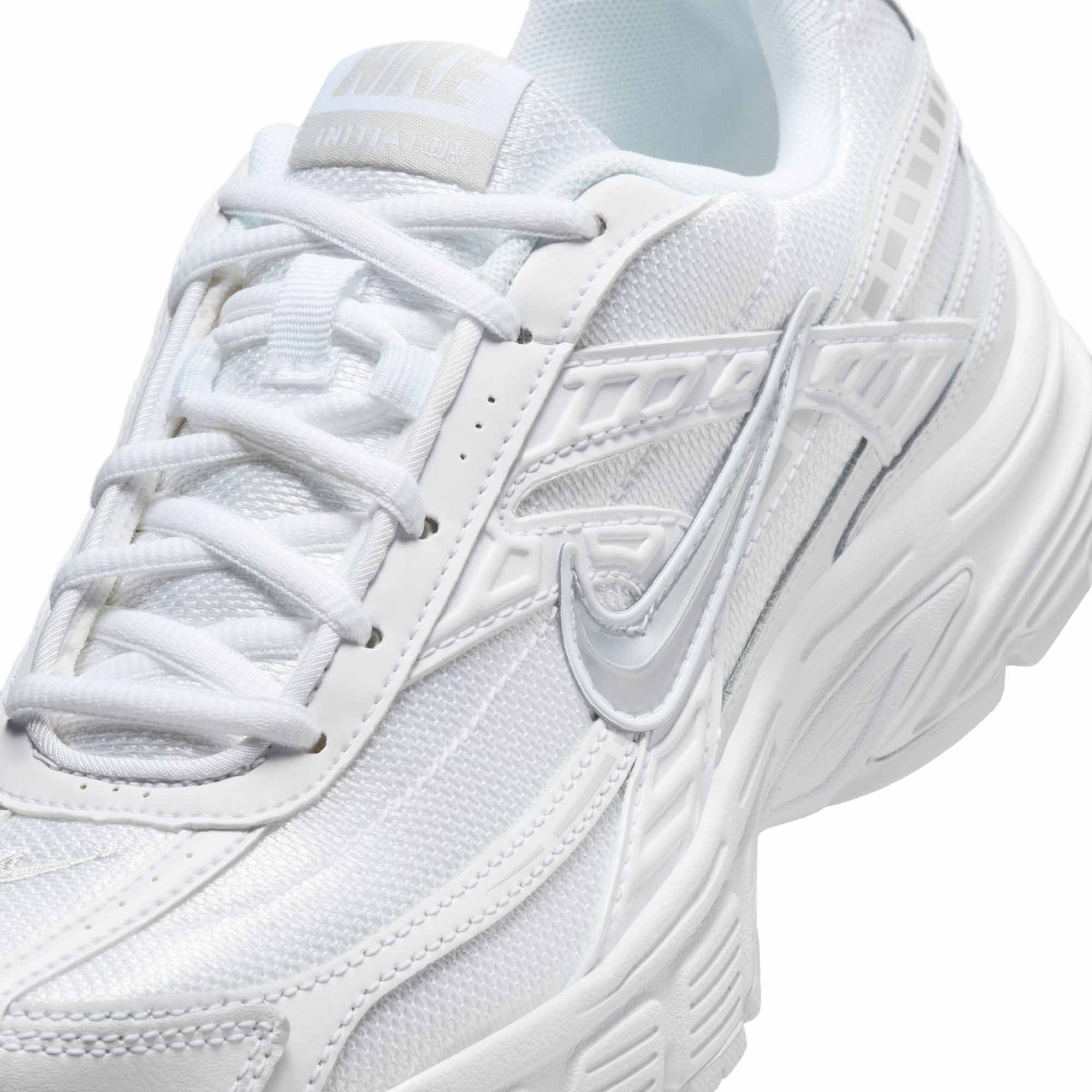 Initiator Dame 100/White/Metallic Silver/Photon Dust