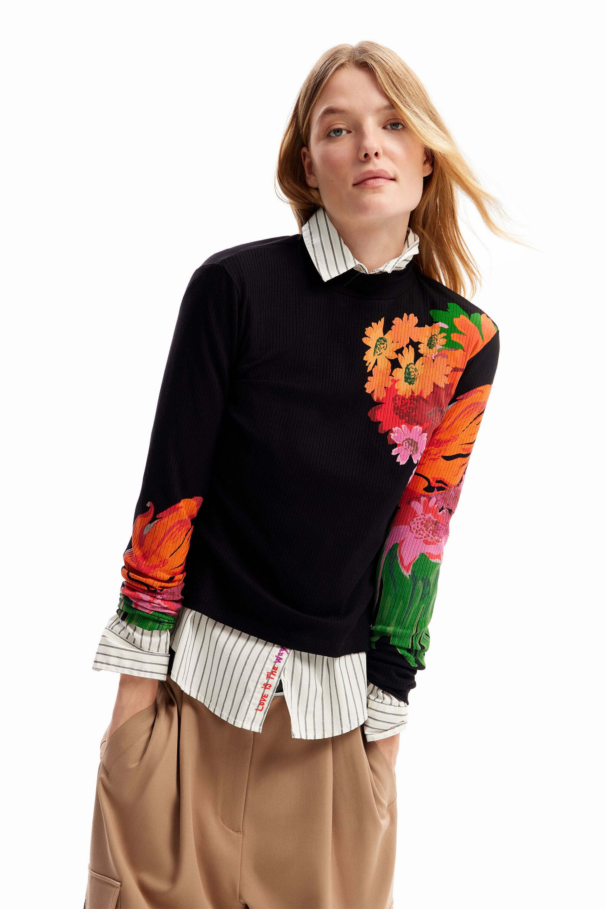 Camiseta floral canelada