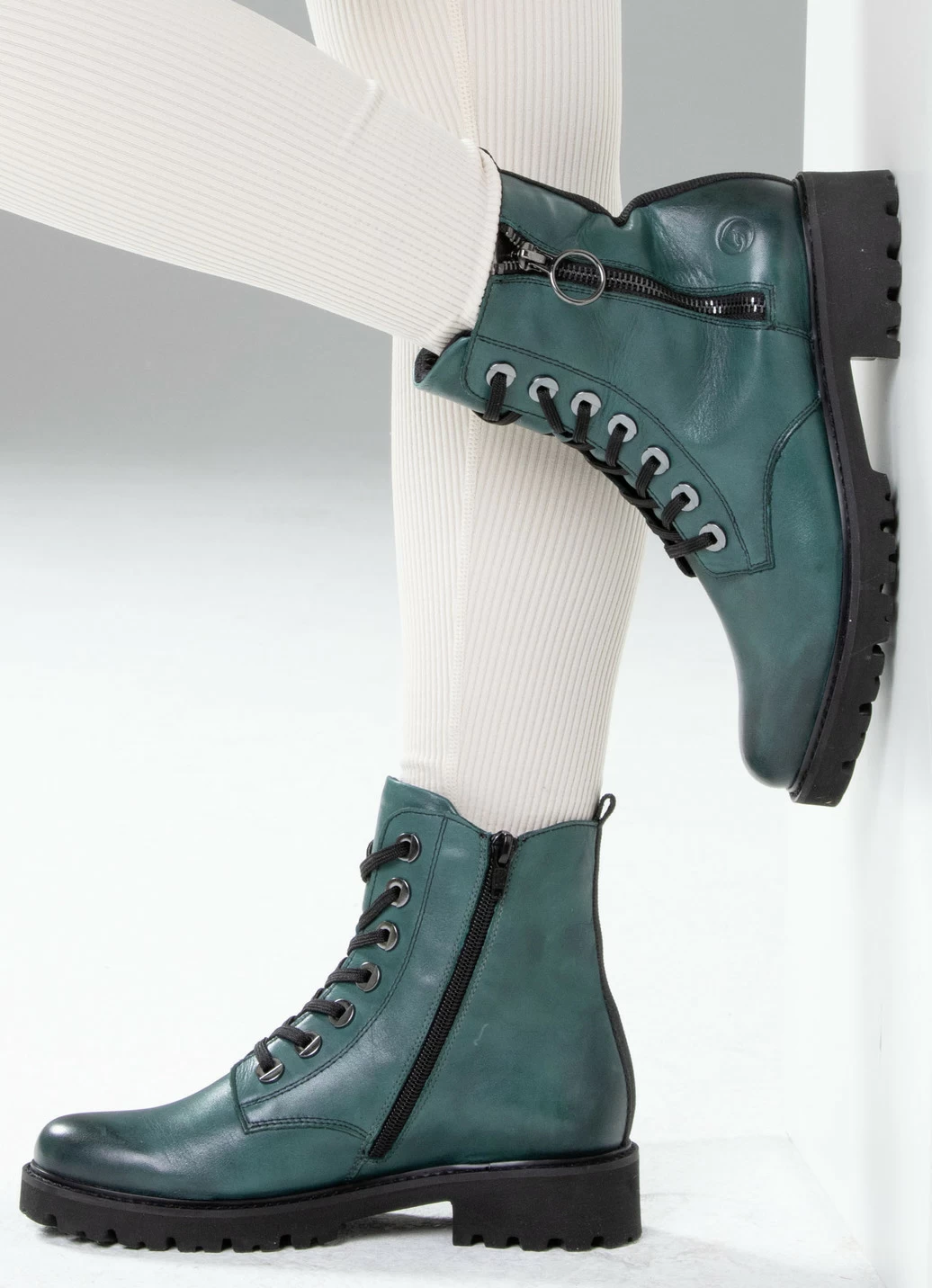 Remonte Schnür-Stiefelette aus teilweise schattiertem Nappaleder