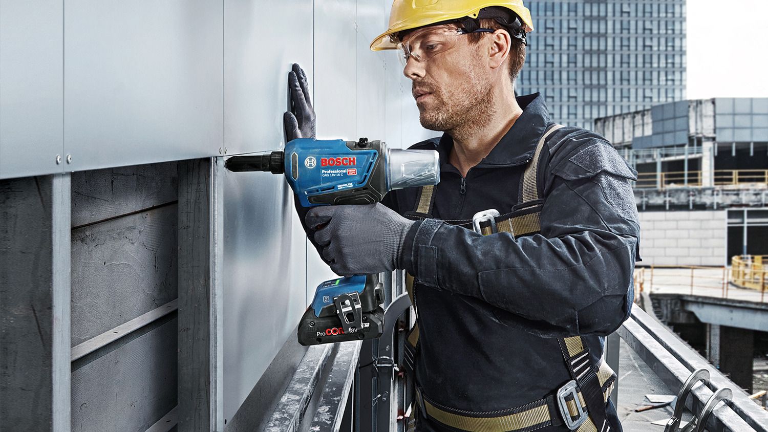 Bosch Professional GRG 18V-16 C Accu popnageltang 18V 4.0Ah in L-Boxx - 06019K5001