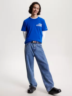 Camiseta com gola redonda e logo