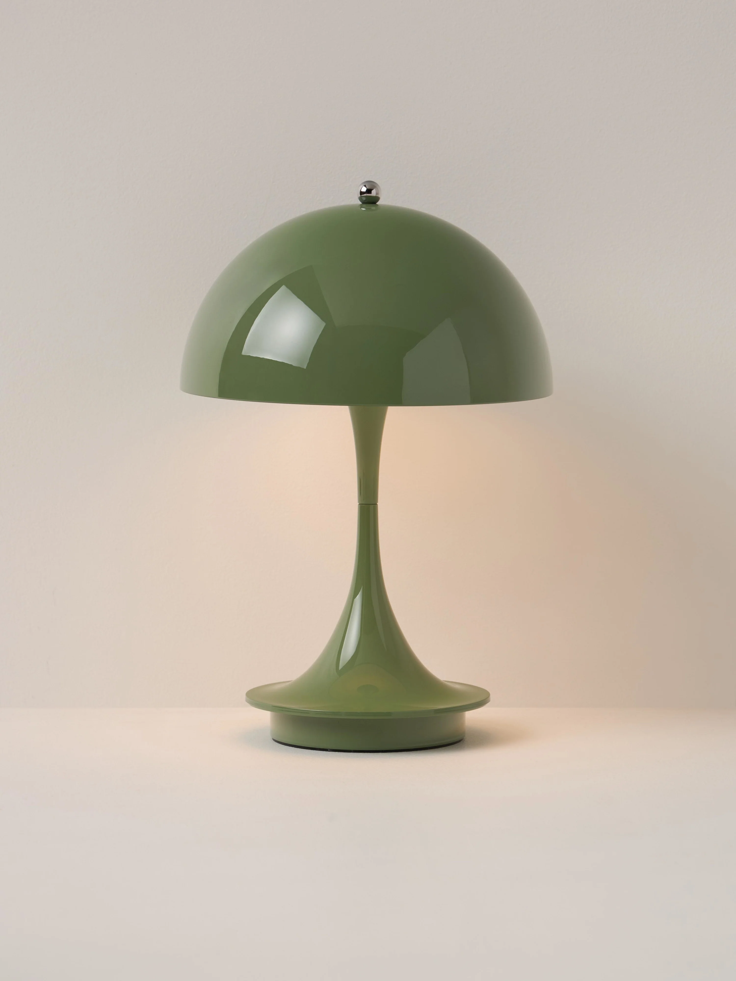 Draagbare dimbare LED tafellamp Panthella 160, design Verner Panton