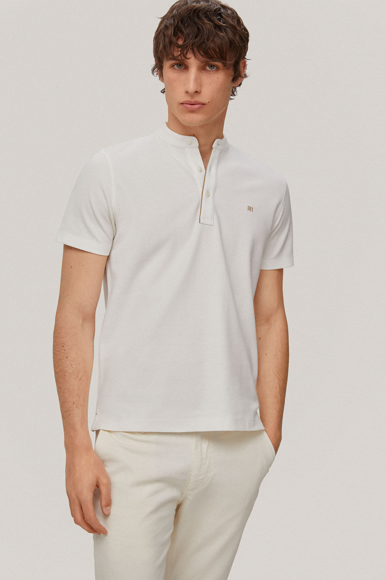 Camisa polo com gola mandarim e acabamento anti-odor - Branca