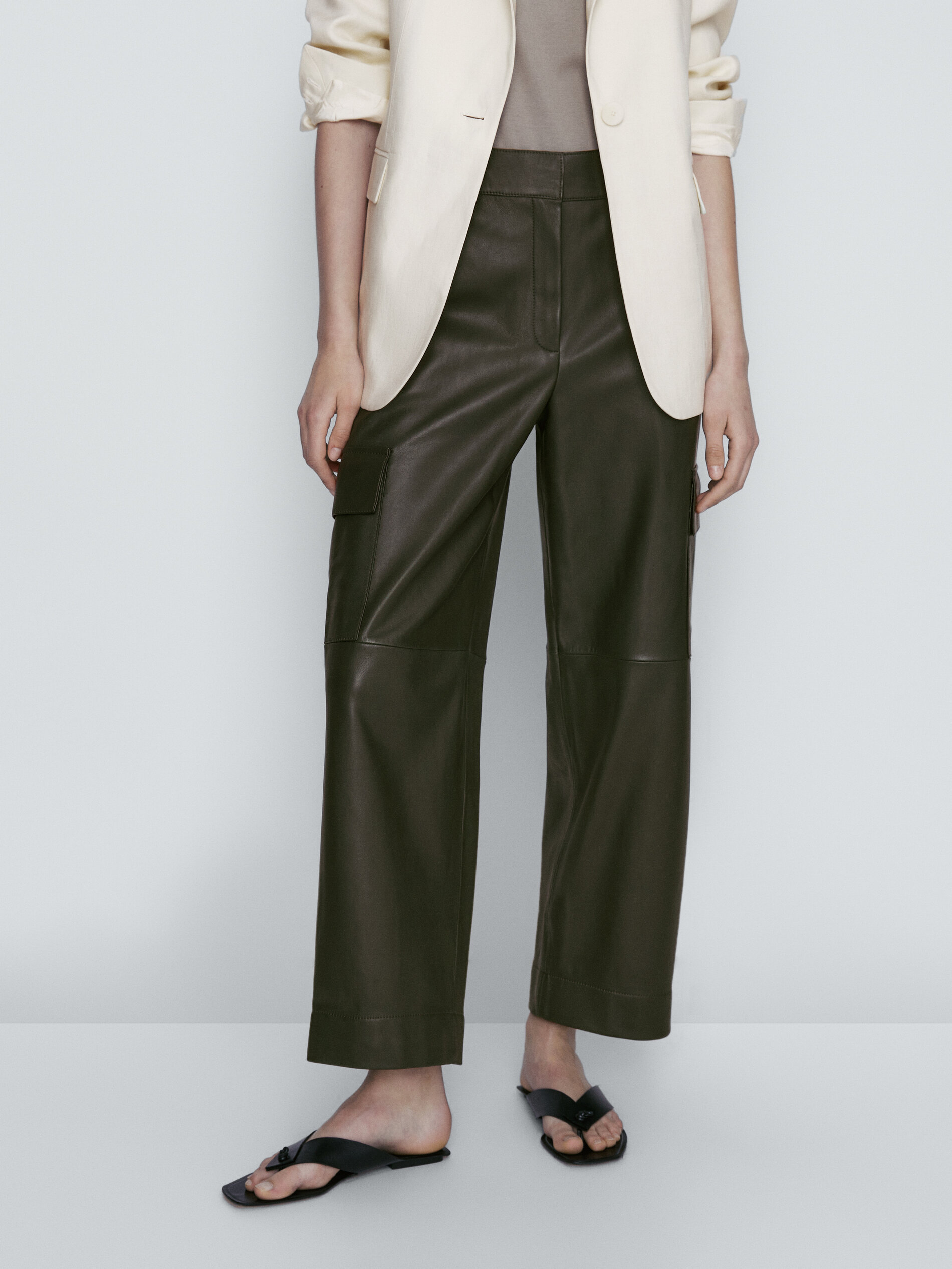 Calça cargo em couro Napa - VERDE