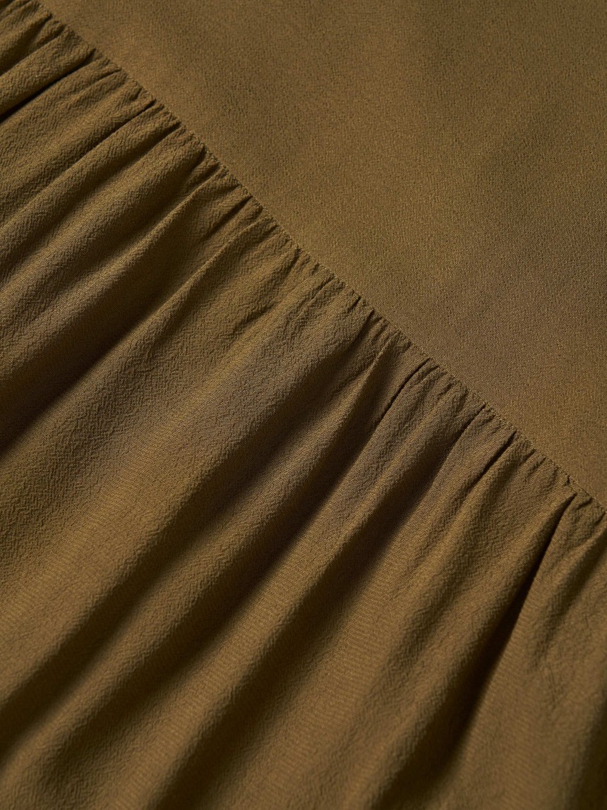 Camisa fluída com gola subida