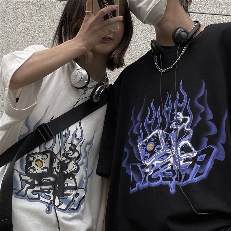 Shineon Studio - T-shirt met korte mouwen en graffitiprint