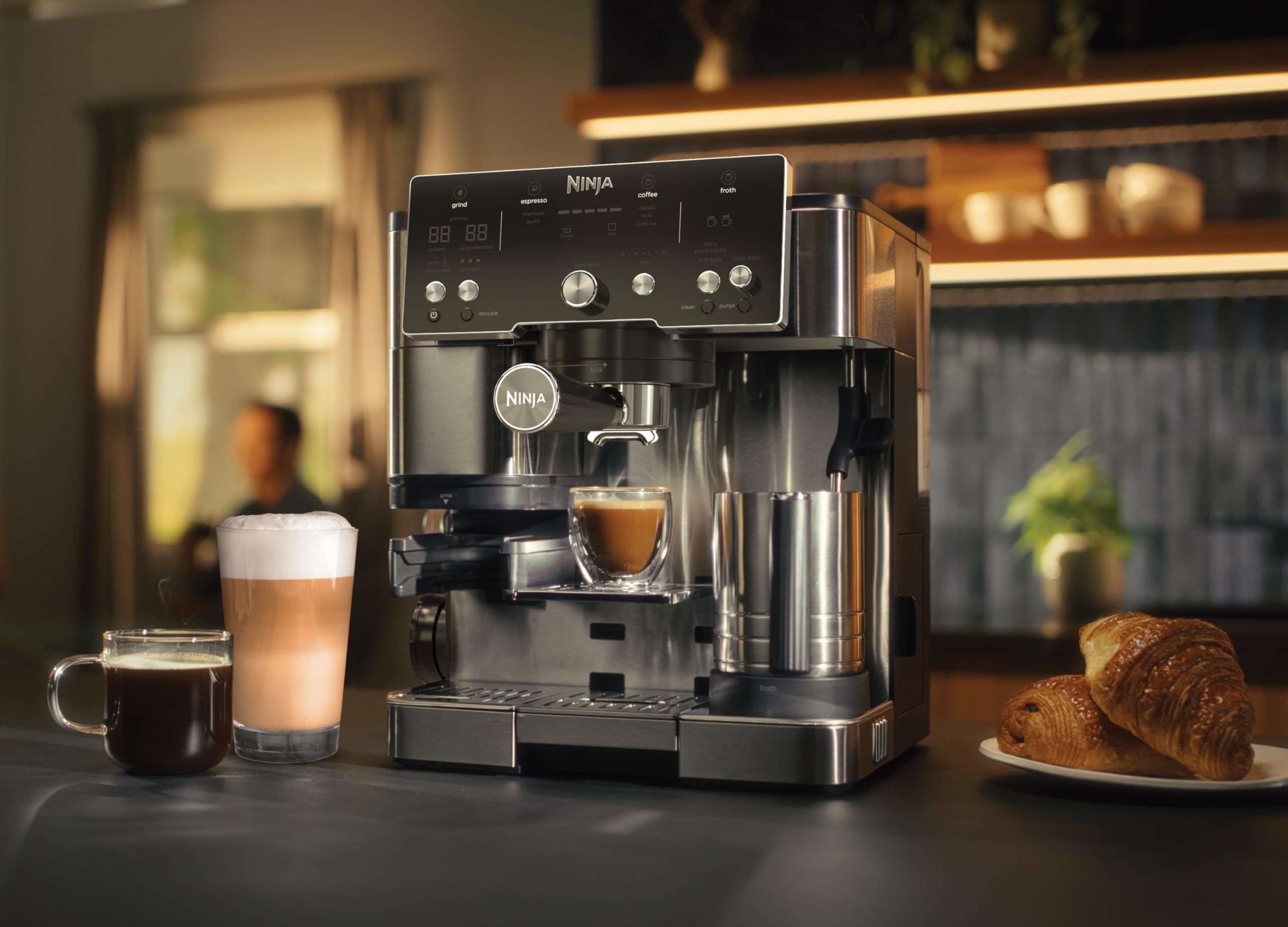 NINJA Machine à café Luxe Essential 2-en-1, Latte, Cappuccino et Espresso avec broyeur à grains et mousseur à lait intégrés, facile à utiliser, 2 prér