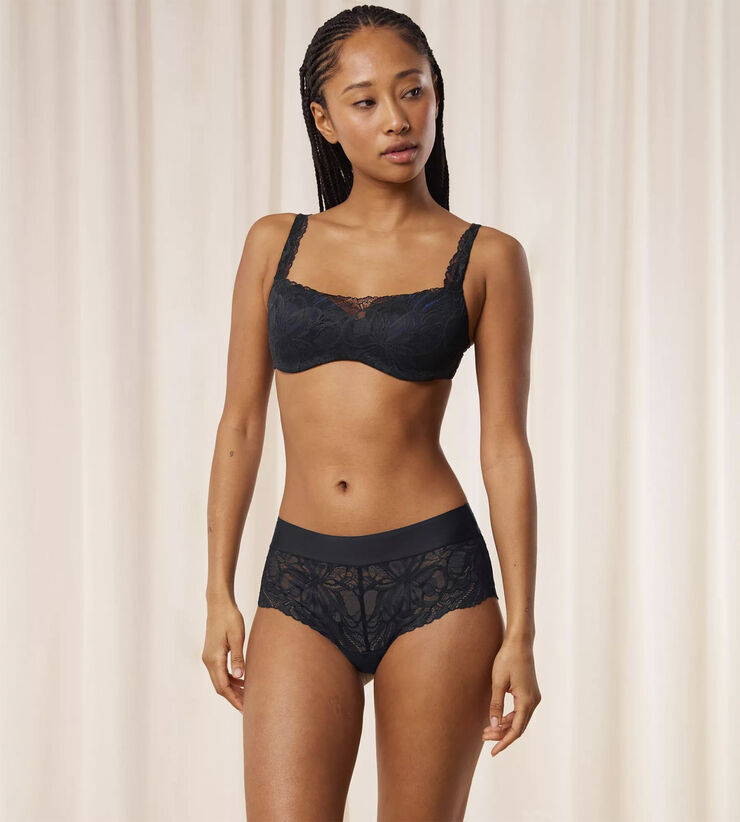 Triumph Body Make-Up Illusion Lace Shorty Black